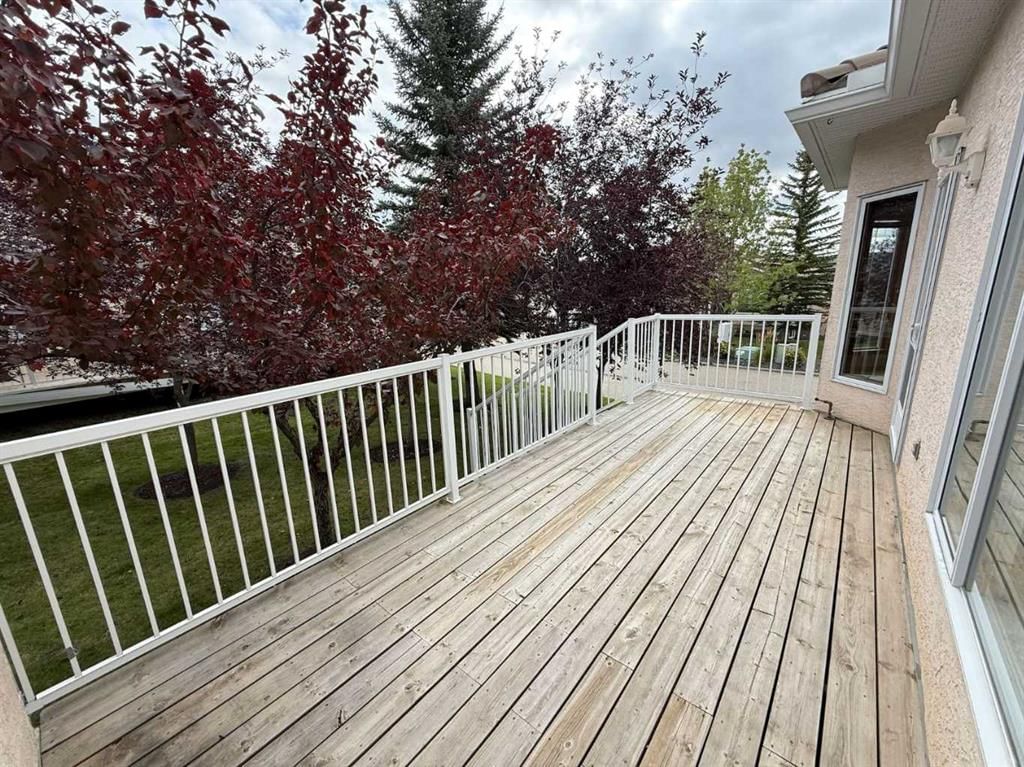 8 Scimitar Rise NW, Calgary — photo 4 of 37