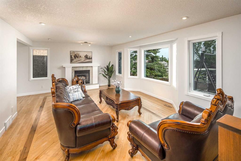 2612 Signal Hill Drive SW, Calgary — photo 2 of 50