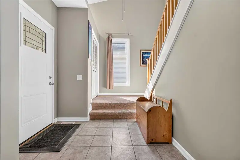 7 Woodbrook Way SW, Calgary — photo 4 of 44