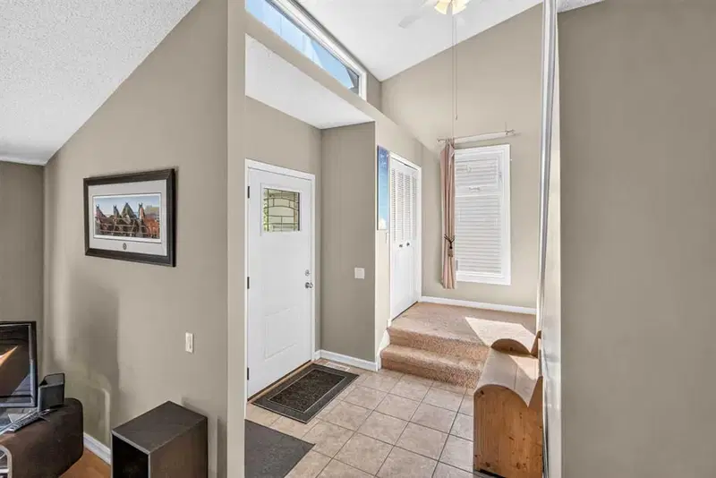 7 Woodbrook Way SW, Calgary — photo 5 of 44