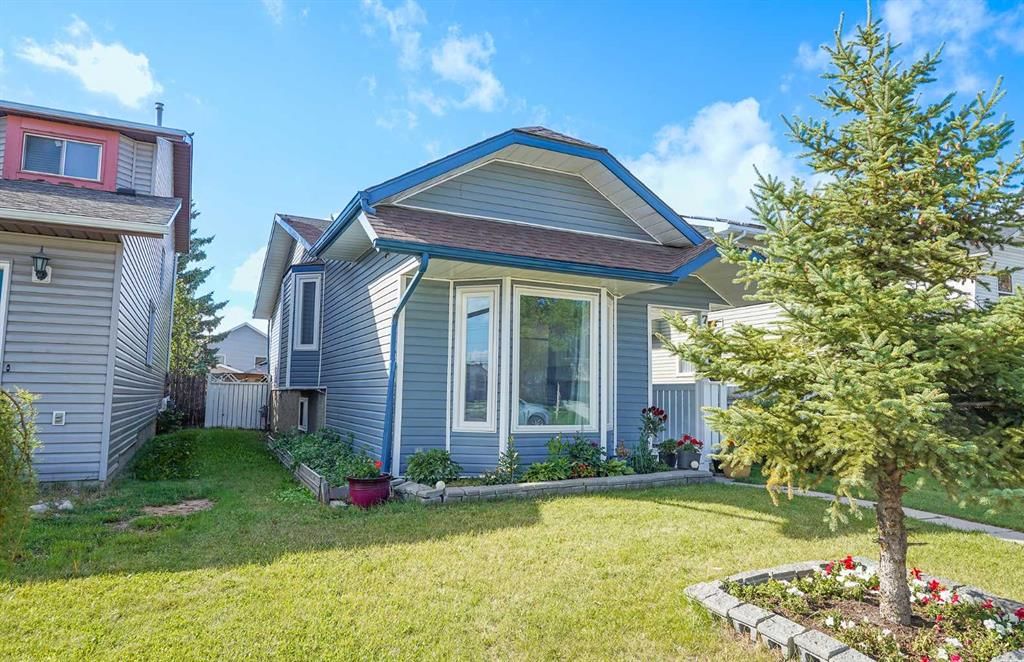 72 Martindale Close NE, Calgary — photo 2 of 45