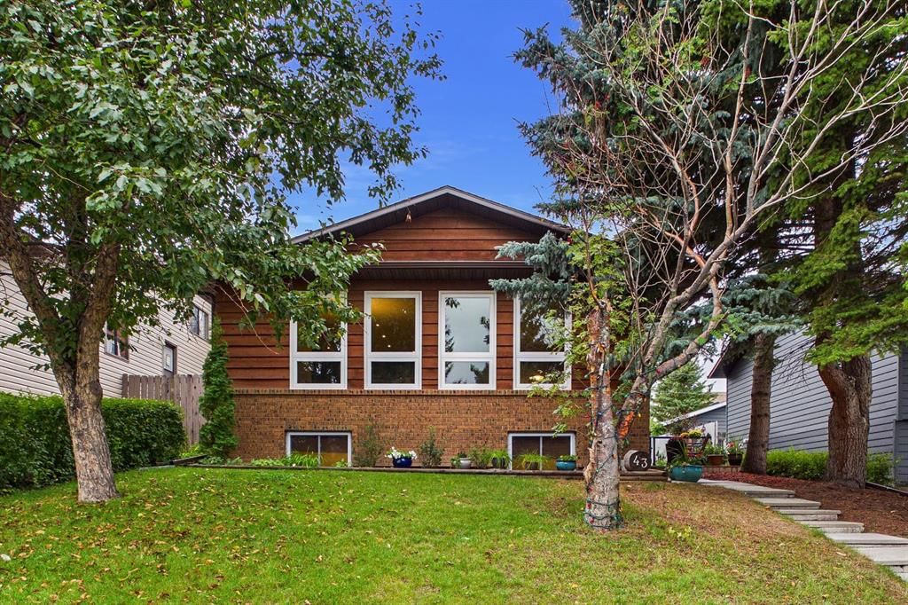 43 Beaconsfield Rise NW, Calgary — main listing photo