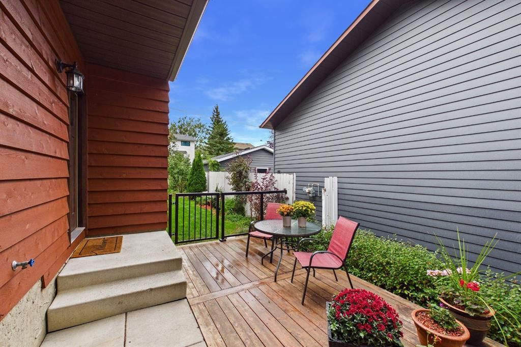 43 Beaconsfield Rise NW, Calgary — photo 2 of 43