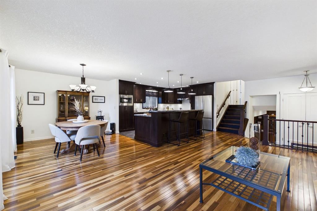 43 Beaconsfield Rise NW, Calgary — photo 5 of 43