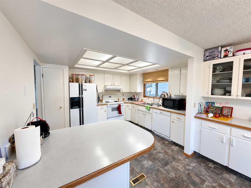 668 Whiteridge Road NE, Calgary — photo 5 of 42