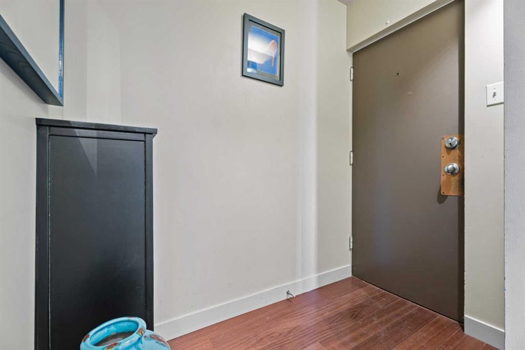 404, 1811 18A Street SW, Calgary — photo 4 of 23