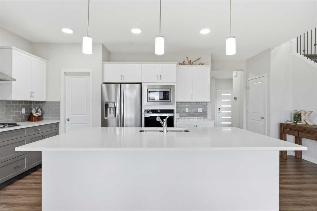 15 Lawrence Green SE, Airdrie — photo 2 of 42