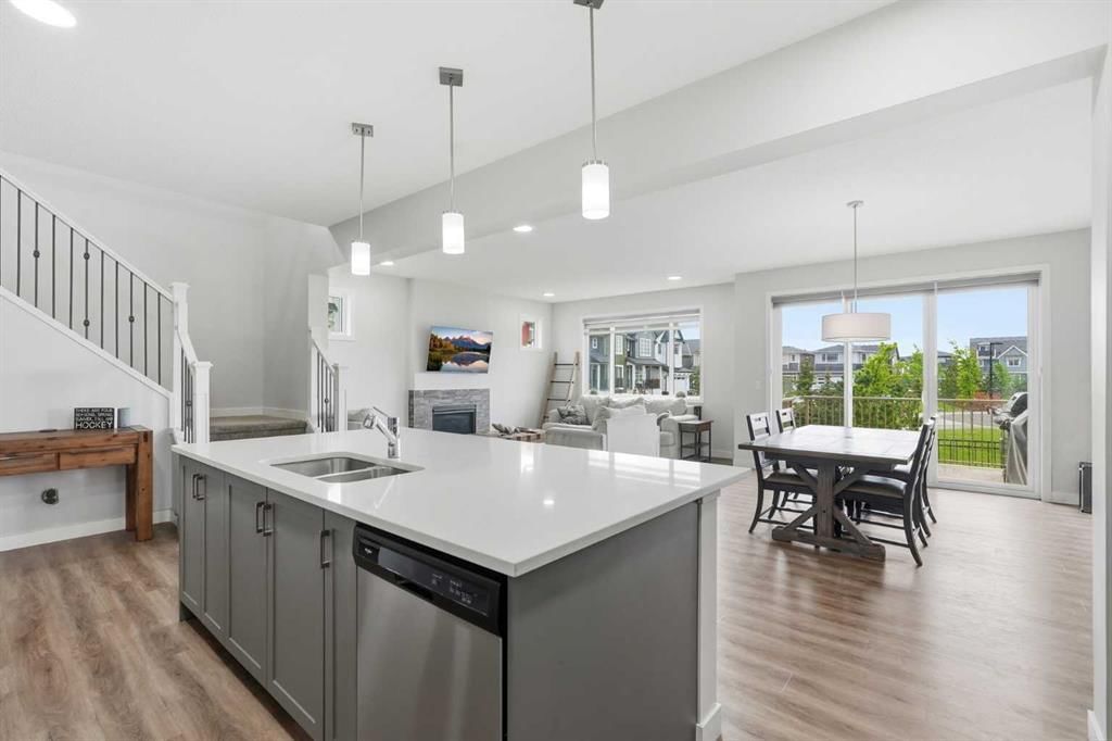 15 Lawrence Green SE, Airdrie — photo 3 of 42