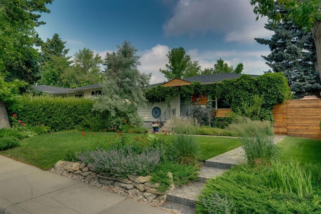 212 Blackthorn Road NW, Calgary — recently sold home