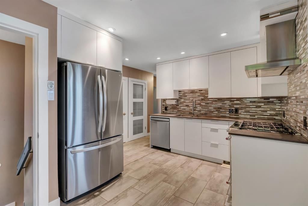 212 Blackthorn Road NW, Calgary — photo 2 of 50