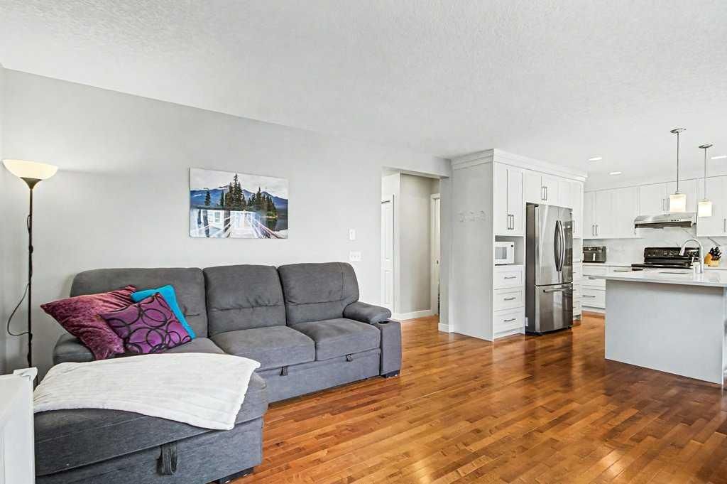 1410 38 Street SW, Calgary — photo 4 of 41
