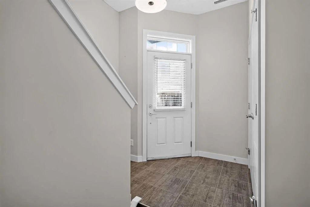 4, 2416 30 Street SW, Calgary — photo 5 of 47