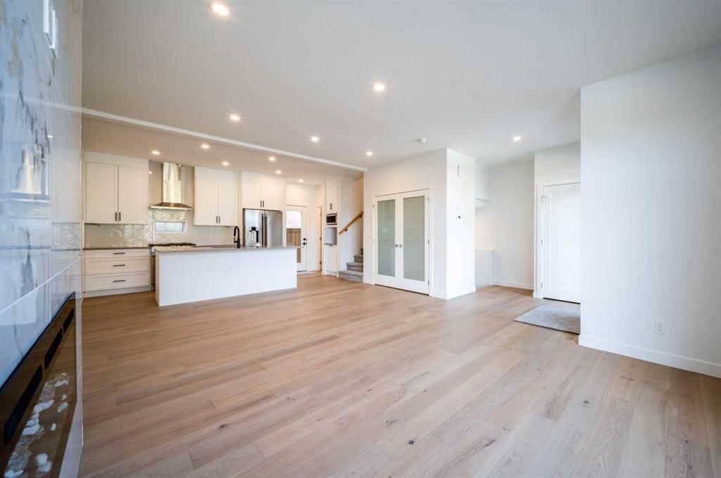 755 Centre Avenue NE, Calgary — photo 2 of 36