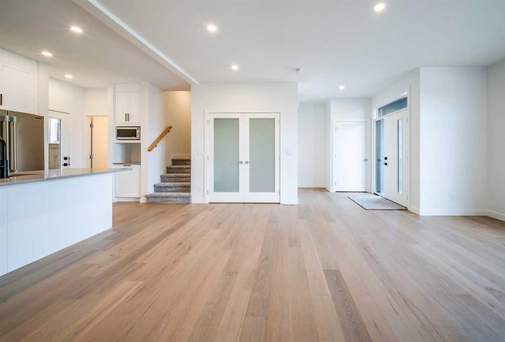 755 Centre Avenue NE, Calgary — photo 3 of 36