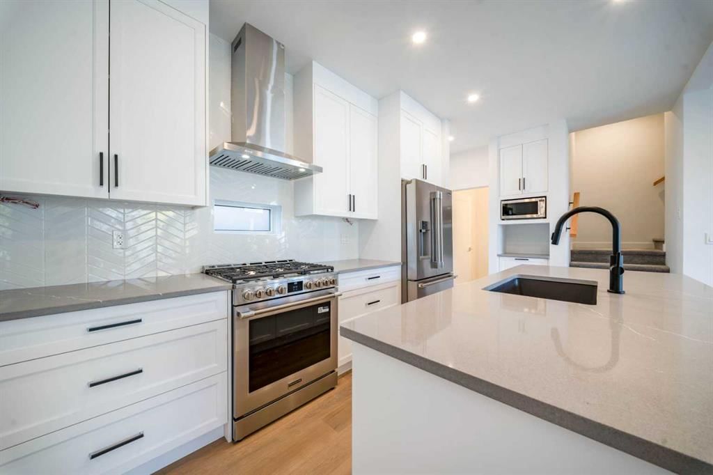 755 Centre Avenue NE, Calgary — photo 4 of 36