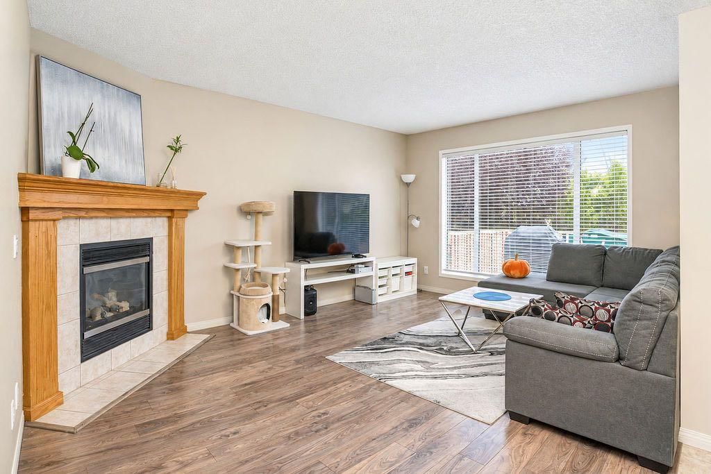 266 Millrise Square SW, Calgary — photo 2 of 19