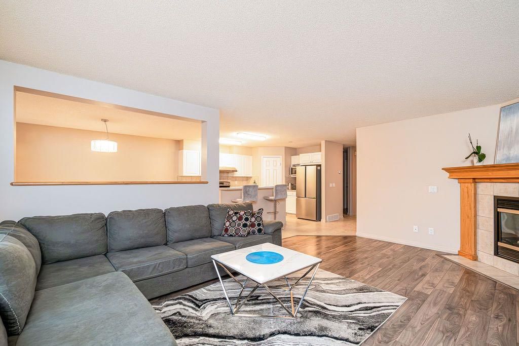 266 Millrise Square SW, Calgary — photo 3 of 19