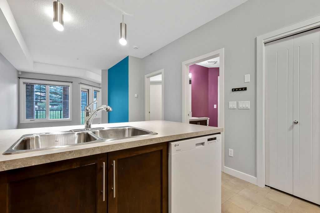 111, 20 Royal Oak Plaza NW, Calgary — photo 4 of 22