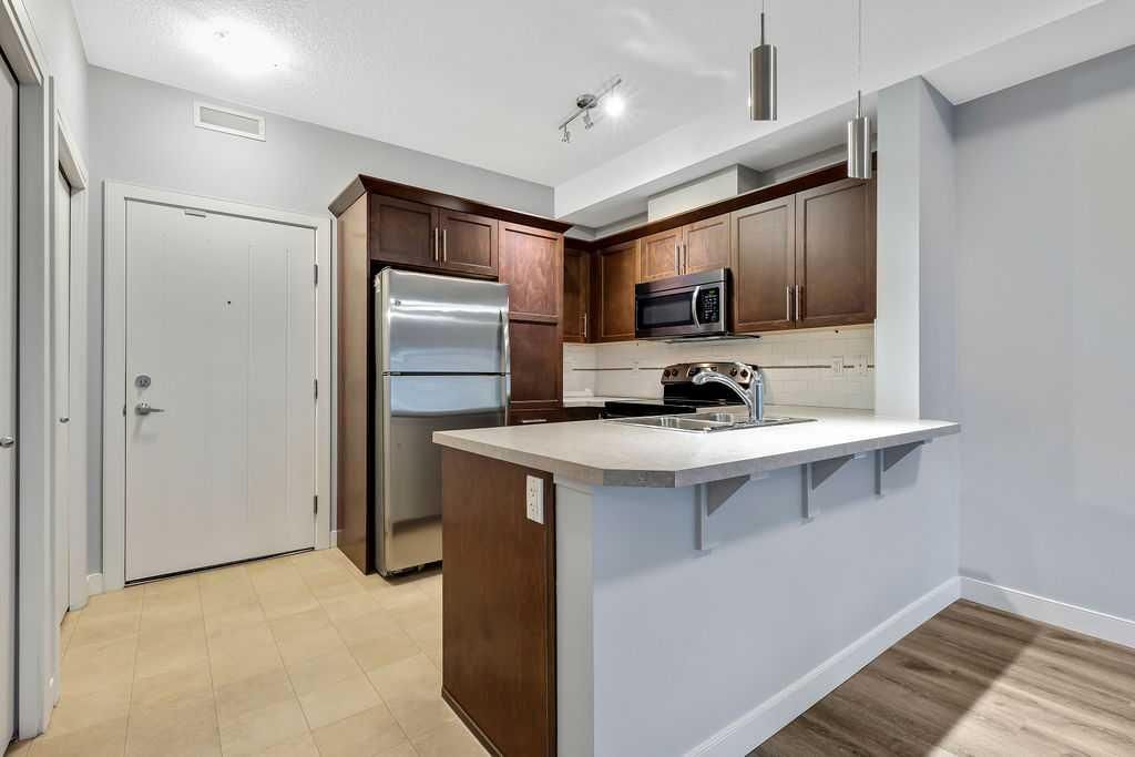 111, 20 Royal Oak Plaza NW, Calgary — photo 5 of 22