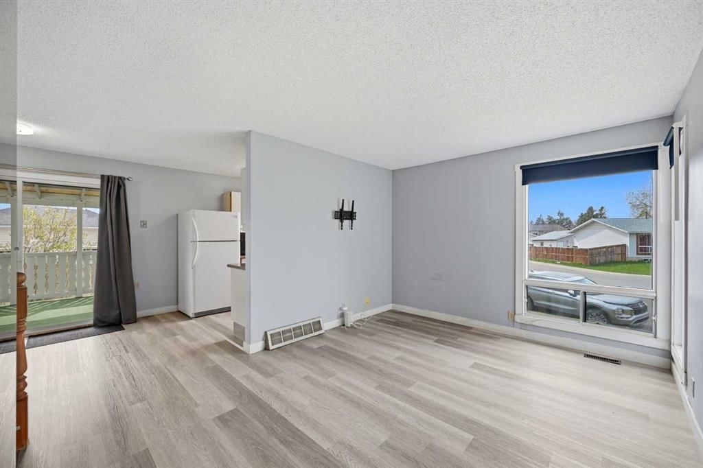 44 Castleridge Close NE, Calgary — photo 5 of 40