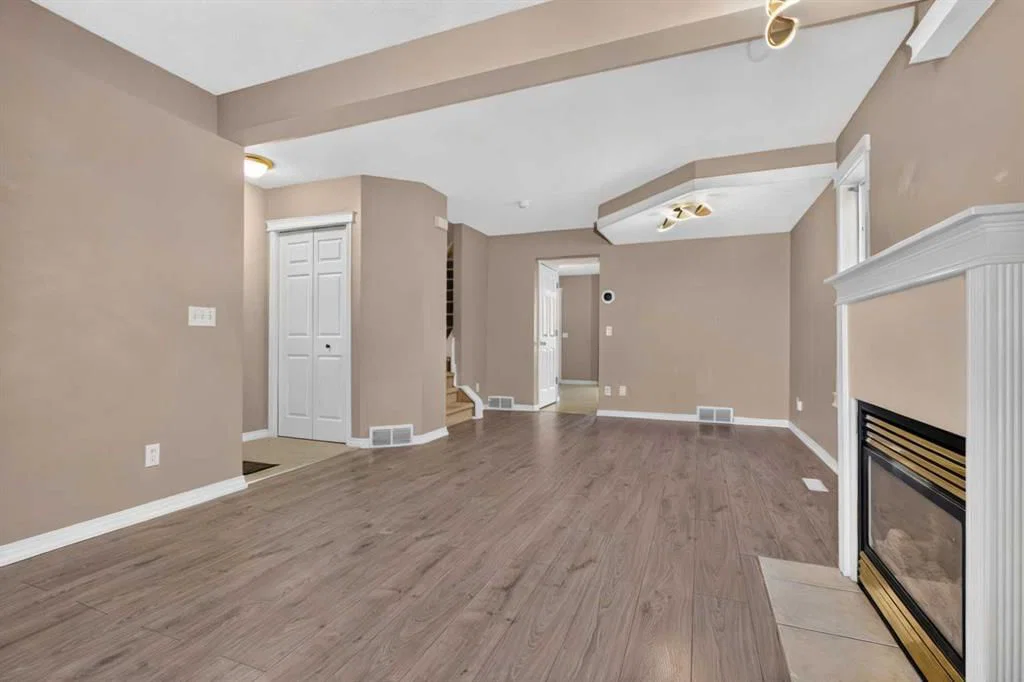 2724 16 Avenue SE, Calgary — photo 5 of 37
