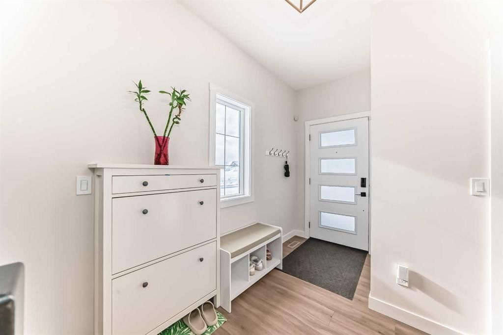 10 Verity Landing SW, Calgary — photo 2 of 33