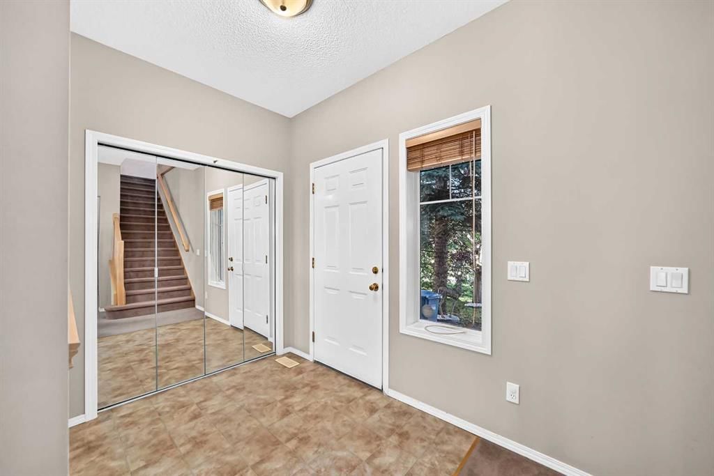 275 Panatella Circle NW, Calgary — photo 3 of 50