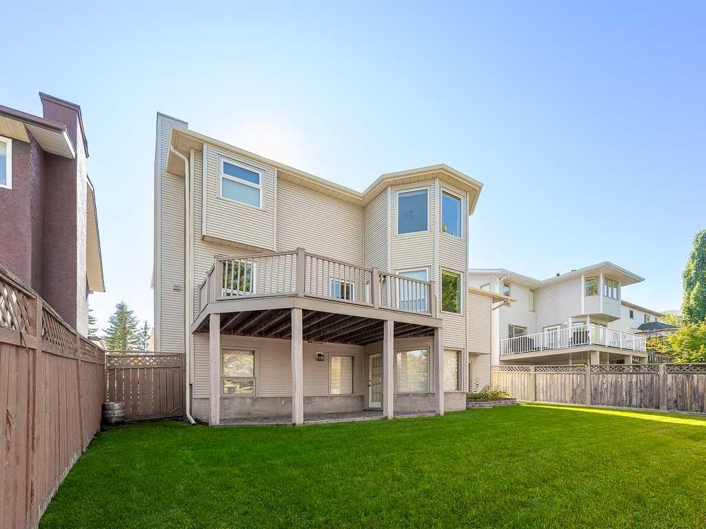 44 Straddock Crescent SW, Calgary — photo 3 of 39
