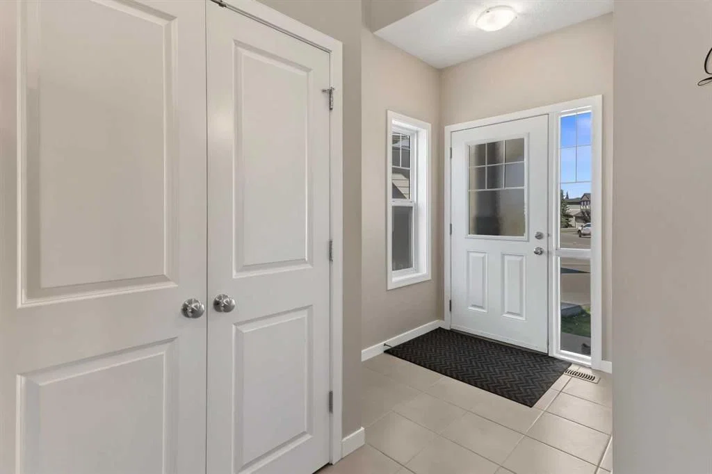 13 Panora View NW, Calgary — photo 2 of 34