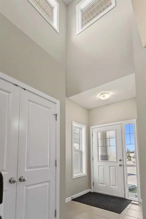 13 Panora View NW, Calgary — photo 3 of 34