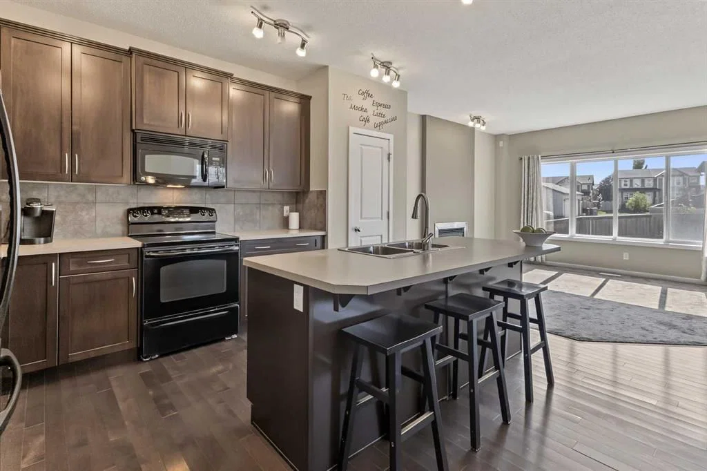 13 Panora View NW, Calgary — photo 4 of 34