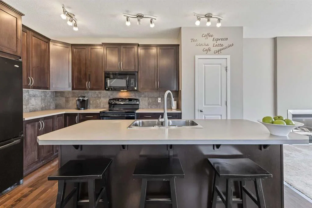 13 Panora View NW, Calgary — photo 5 of 34