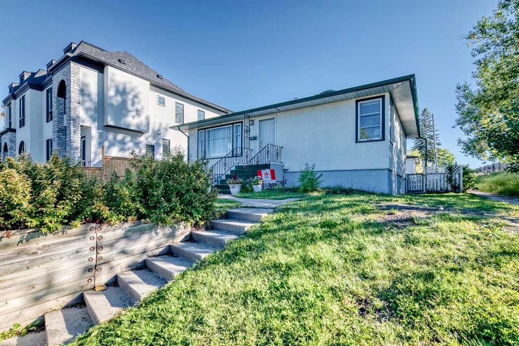 2451 29 Avenue SW, Calgary — photo 2 of 49