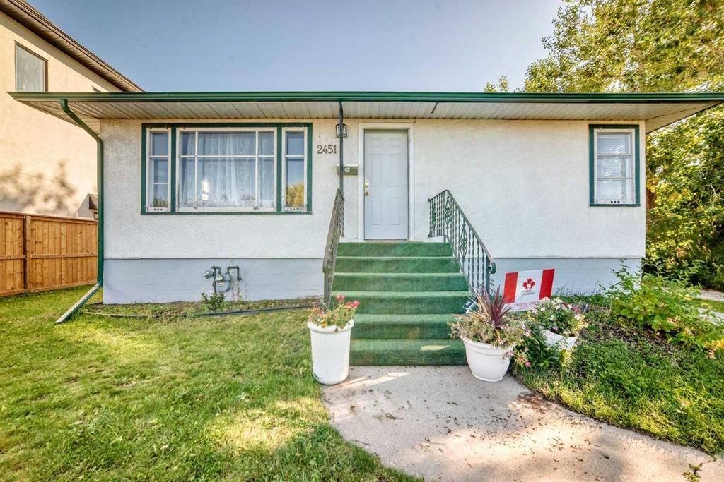 2451 29 Avenue SW, Calgary — photo 3 of 49