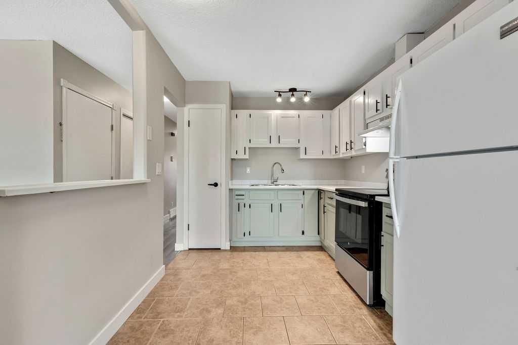 5 Templemont Road NE, Calgary — photo 4 of 38