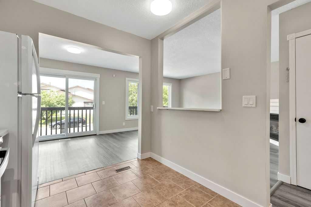 5 Templemont Road NE, Calgary — photo 5 of 38