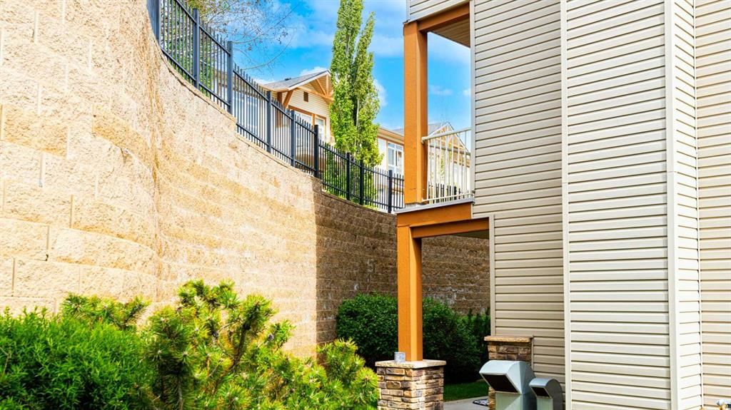 1, 169 Rockyledge View NW, Calgary — photo 5 of 29
