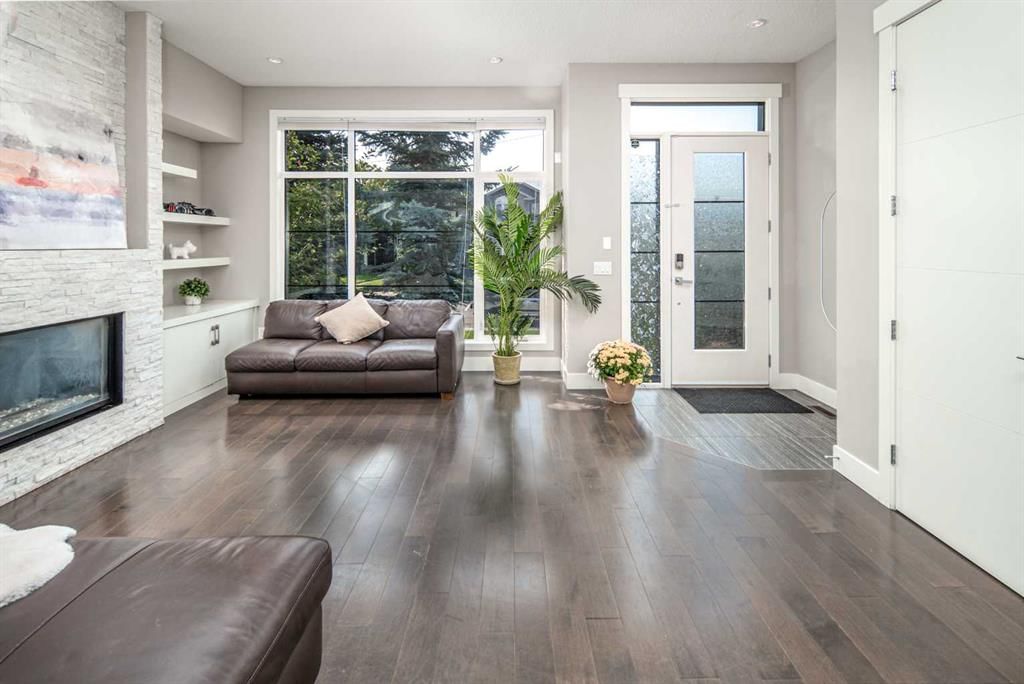 464 29 Avenue NW, Calgary — main listing photo