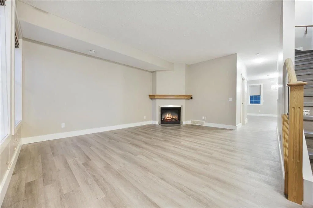 25, 29 Springborough Boulevard SW, Calgary — photo 5 of 34