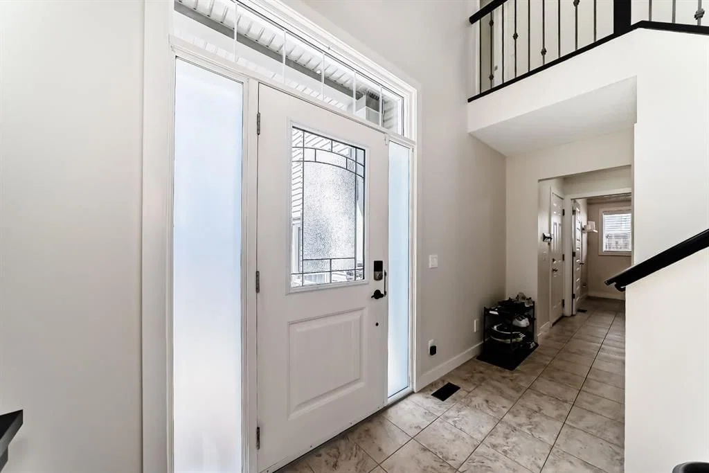 612 Montgomery Close SE, High River — photo 3 of 37