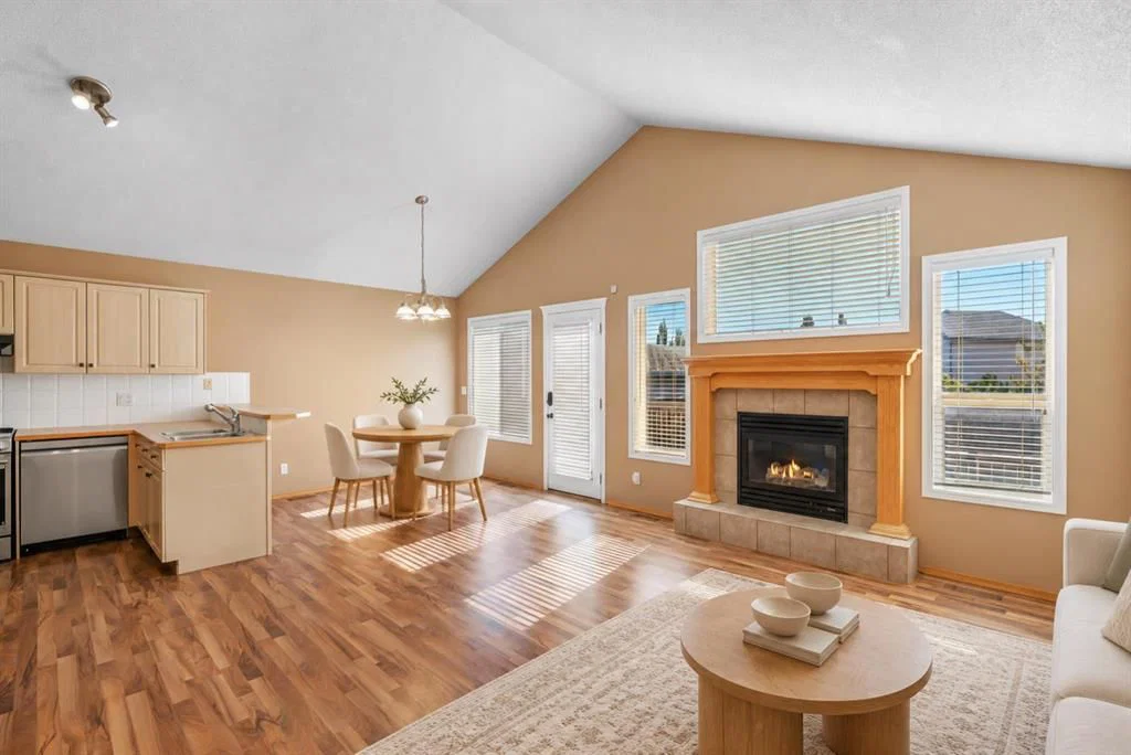 186 Cramond Close SE, Calgary — photo 5 of 38