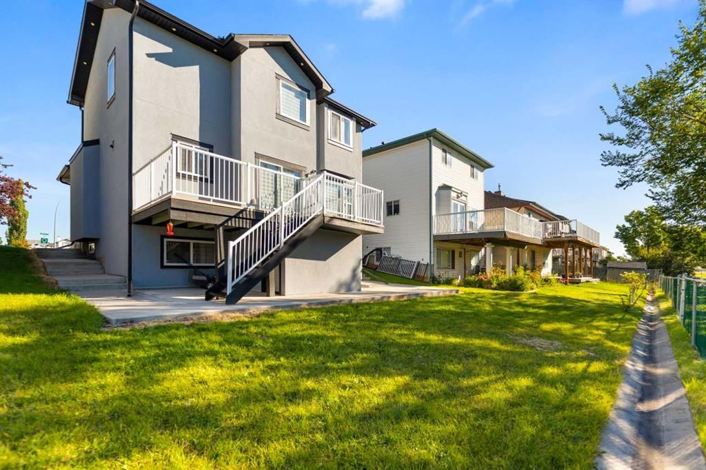 23 Anaheim Circle NE, Calgary — photo 3 of 44