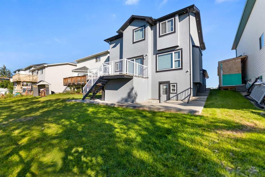 23 Anaheim Circle NE, Calgary — photo 5 of 44