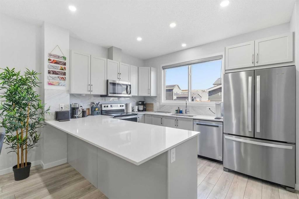 44 Amblefield Avenue NW, Calgary — photo 2 of 45