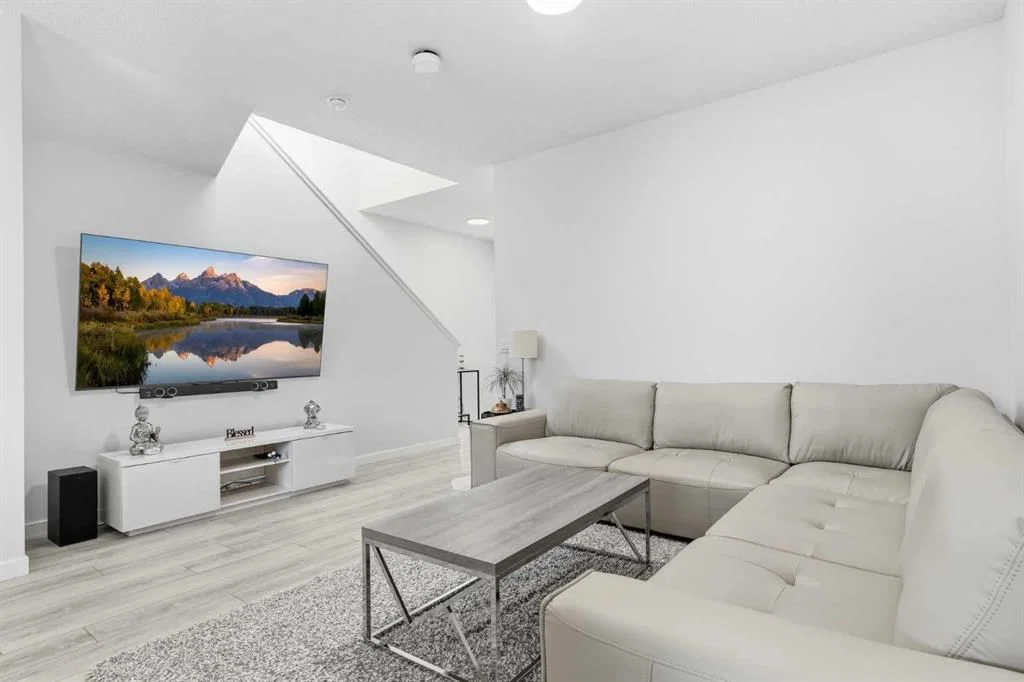 44 Amblefield Avenue NW, Calgary — photo 3 of 45