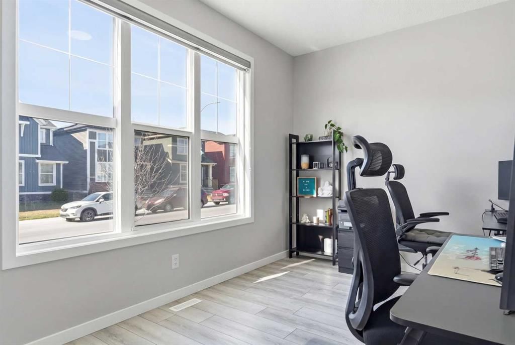44 Amblefield Avenue NW, Calgary — photo 4 of 45