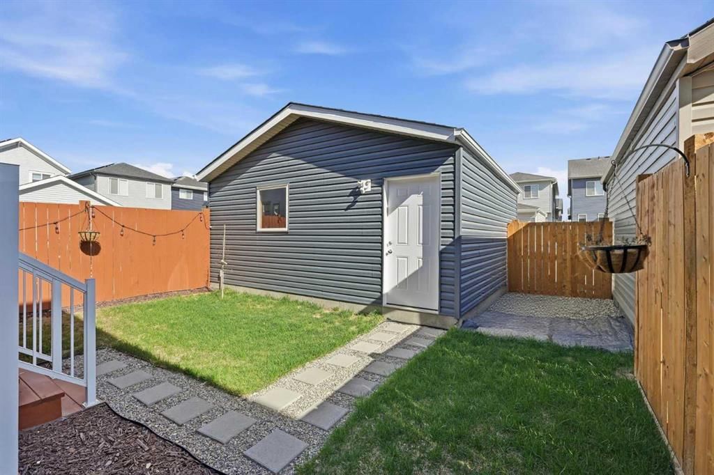44 Amblefield Avenue NW, Calgary — photo 5 of 45