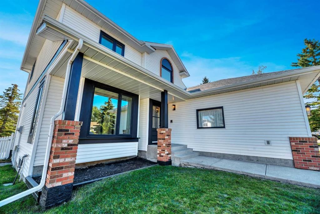 238 Hawktree Bay NW, Calgary — photo 2 of 50