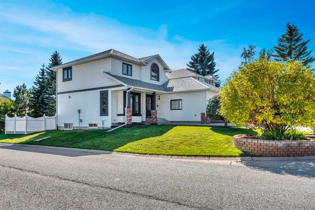 238 Hawktree Bay NW, Calgary — photo 3 of 50