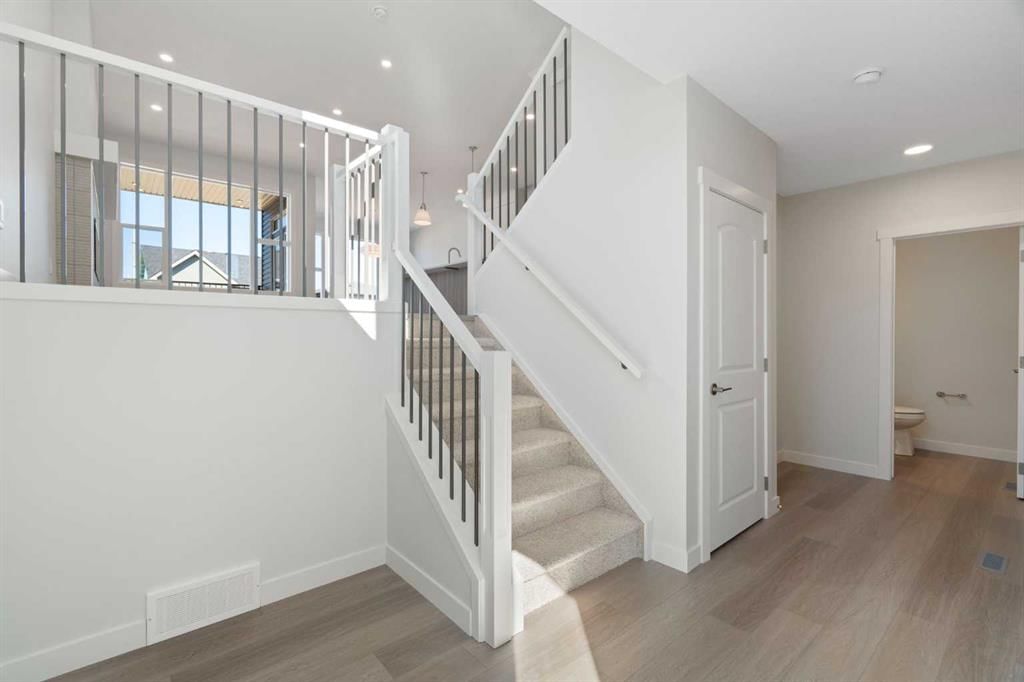 125 Southborough Common, Cochrane — photo 2 of 28